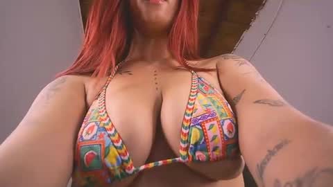 mia independent model online show from 25, 6, 2026