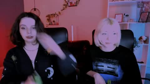 mia_mooon_ online show from 25, 4, 2026
