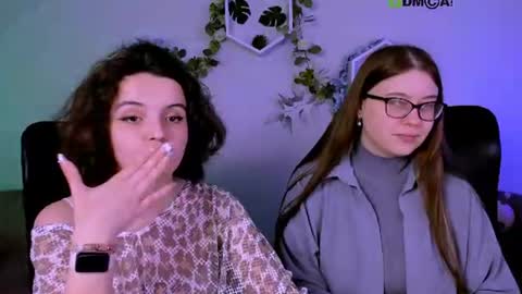 Snapshot of mia_mooon_ chatting on 7, 7, 2026 mia_mooon_ online show from 7, 7, 2026
