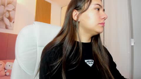 Snapshot of mia_nevaeh chatting on 11, 1, 2025 Mia Nevaeh - follow me online show from 11, 1, 2025