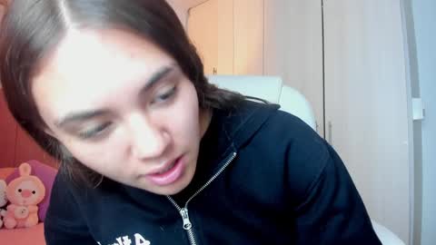 Snapshot of mia_nevaeh chatting on 25, 1, 2025 Mia Nevaeh - follow me online show from 25, 1, 2025