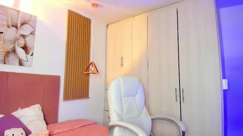 Snapshot of mia_nevaeh chatting on 19, 10, 2025 Mia Nevaeh - follow me online show from 19, 10, 2025