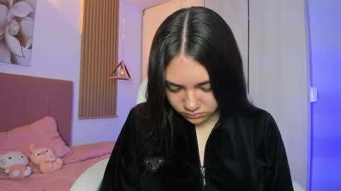 Snapshot of mia_nevaeh chatting on 21, 10, 2025 Mia Nevaeh - follow me online show from 21, 10, 2025