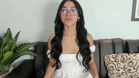 mia_petite72 online show from 20, 9, 2025