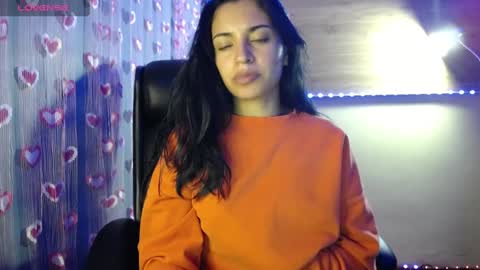 Snapshot of mia_petitebaby chatting on 5, 2, 2025 Ma online show from 5, 2, 2025