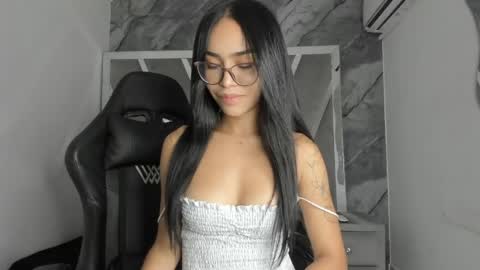 mia_petiteht online show from 21, 5, 2026