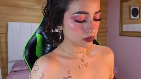 Snapshot of mia_ponce_a chatting on 23, 11, 2025 MIA online show from 23, 11, 2025