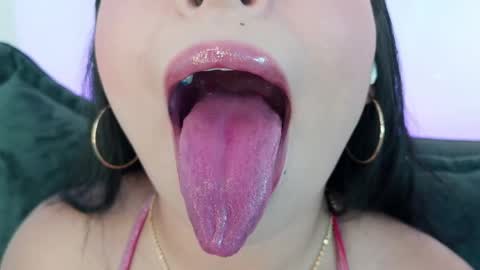 Snapshot of mia_roux1 chatting on 17, 5, 2026 Mia online show from 17, 5, 2026