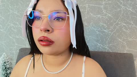 Snapshot of mia_roux13 chatting on 2, 1, 2025 Mia Roux online show from 2, 1, 2025