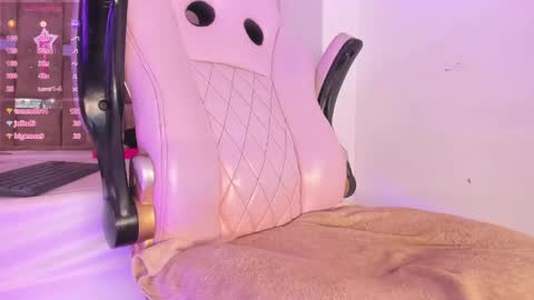 Snapshot of mia_royal chatting on 6, 6, 2026 mia_royal online show from 6, 6, 2026