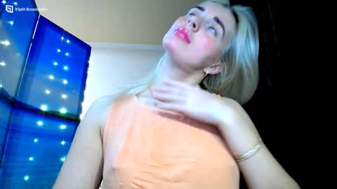 Snapshot of mia_sunnyy chatting on 8, 12, 2024 Mia. online show from 8, 12, 2024