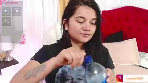 Mia  online show from 23, 9, 2025