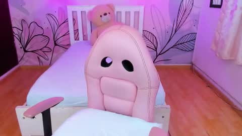 Snapshot of mia_vanucci chatting on 25, 10, 2025 Mia Vanucci online show from 25, 10, 2025