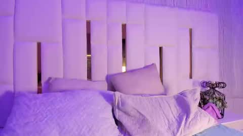 mia_vy online show from 12, 10, 2025