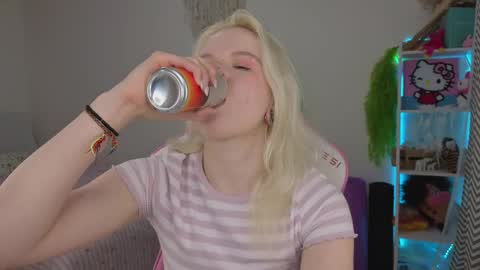 Snapshot of mia_waterlily chatting on 21, 4, 2026 Mia online show from 21, 4, 2026