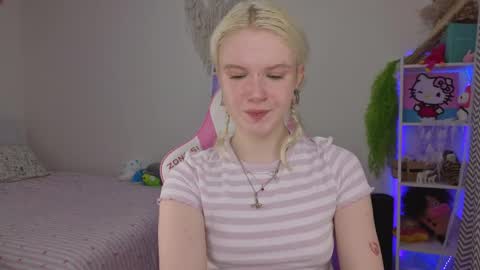 Snapshot of mia_waterlily chatting on 26, 4, 2026 Mia online show from 26, 4, 2026