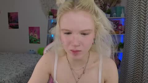Snapshot of mia_waterlily chatting on 12, 5, 2026 Mia online show from 12, 5, 2026