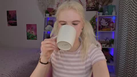 Snapshot of mia_waterlily chatting on 16, 5, 2026 Mia online show from 16, 5, 2026