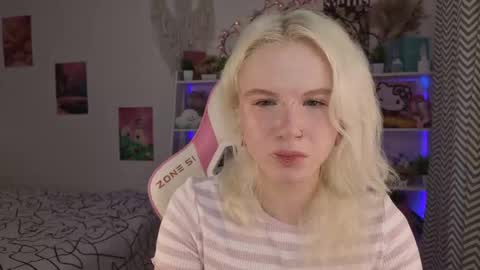 Snapshot of mia_waterlily chatting on 28, 5, 2026 Mia online show from 28, 5, 2026