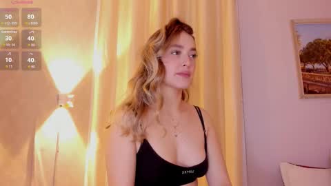 Mia White  online show from 28, 3, 2026