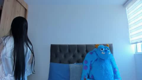 Snapshot of mia_world_ chatting on 2, 11, 2025 online show from 2, 11, 2025