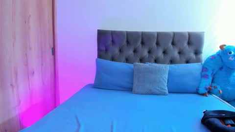 Snapshot of mia_world_ chatting on 4, 11, 2025 online show from 4, 11, 2025