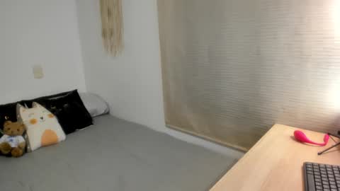 Mia   online show from 31, 1, 2025