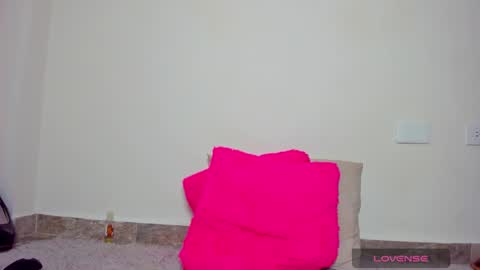 MIA INDEPENDENT MODEL  online show from 24, 12, 2024