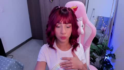 mia  nicolle online show from 28, 2, 2025