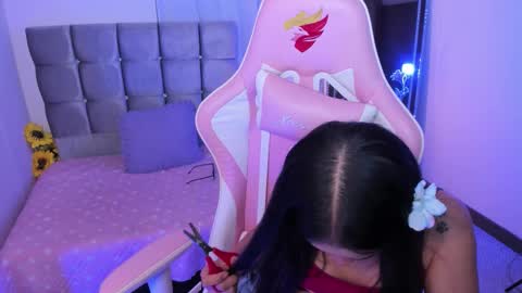 mia  nicolle online show from 4, 10, 2025