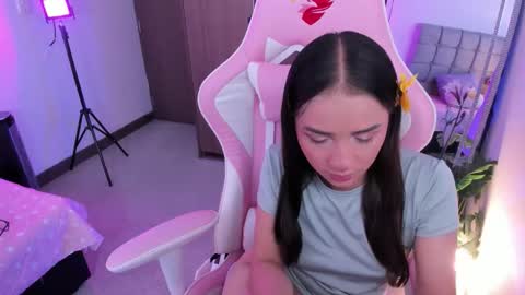 mia  nicolle online show from 17, 10, 2025