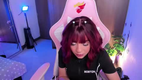 mia  nicolle online show from 18, 12, 2025