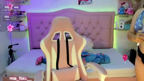 Snapshot of miaa_foxx_ chatting on 7, 11, 2025 Mia online show from 7, 11, 2025