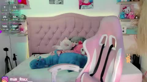 Snapshot of miaa_foxx_ chatting on 13, 11, 2025 Mia online show from 13, 11, 2025