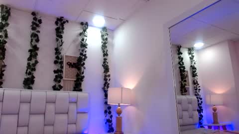 Snapshot of miaa_gh1 chatting on 5, 7, 2026 Mia online show from 5, 7, 2026