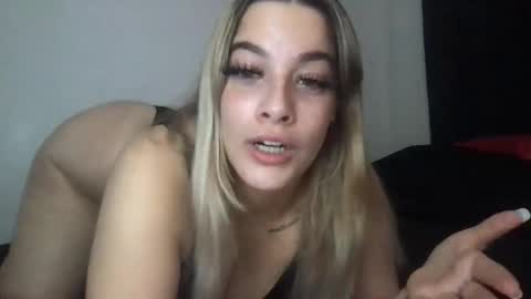 Snapshot of miaaasturbate chatting on 6, 10, 2025 Mia Moji online show from 6, 10, 2025