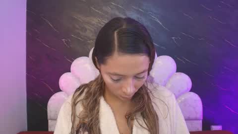 Mia online show from 7, 4, 2026