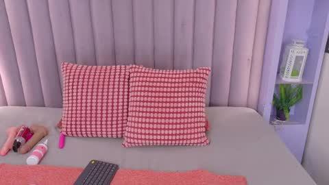 Snapshot of miaanderson__ chatting on 13, 5, 2026 miaanderson__ online show from 13, 5, 2026