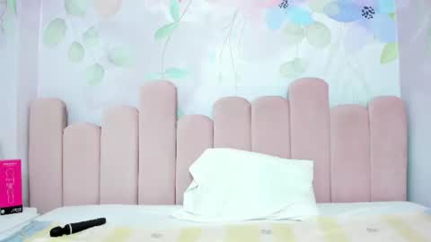 Snapshot of miabloom19 chatting on 4, 7, 2026 Mia online show from 4, 7, 2026