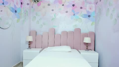 Snapshot of miabloom19 chatting on 15, 7, 2026 Mia online show from 15, 7, 2026