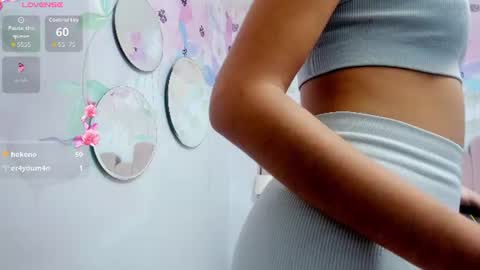 Snapshot of miabloom19 chatting on 23, 7, 2026 Mia online show from 23, 7, 2026
