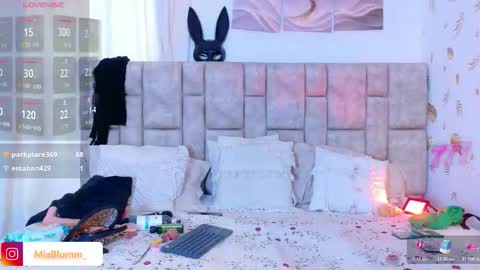 miablumm_ online show from 11, 2, 2026