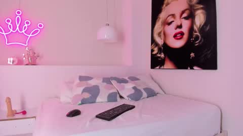 Snapshot of miabrown_gh chatting on 27, 11, 2025 Mia online show from 27, 11, 2025