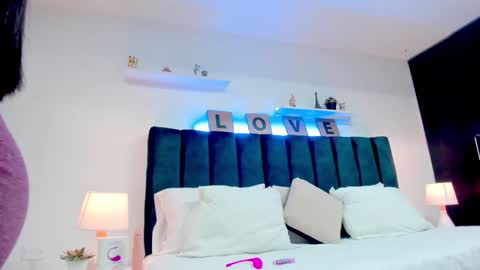 Snapshot of miabrunette23 chatting on 15, 12, 2024 MIA online show from 15, 12, 2024