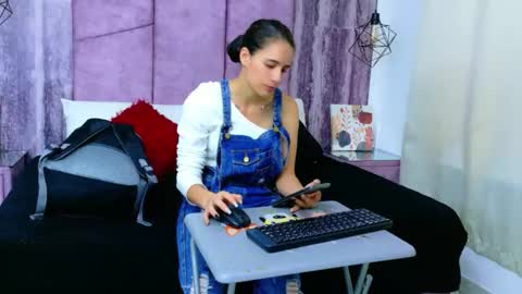 Snapshot of miacours chatting on 10, 5, 2026 MiaCours online show from 10, 5, 2026
