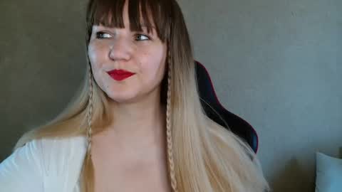 Snapshot of miafoxisja chatting on 11, 9, 2025 MiaFoxisJa online show from 11, 9, 2025