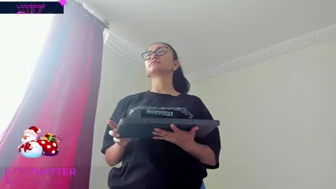 Snapshot of miagonzal chatting on 12, 12, 2024 Mia online show from 12, 12, 2024