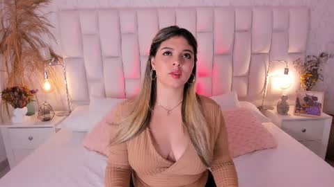 Snapshot of miagreys_ chatting on 4, 7, 2026 mia greys online show from 4, 7, 2026