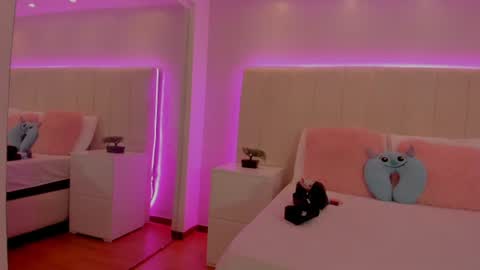Snapshot of miah_skinny chatting on 7, 7, 2026 Mia online show from 7, 7, 2026