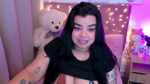 Miah Joness online show from 3, 2, 2026